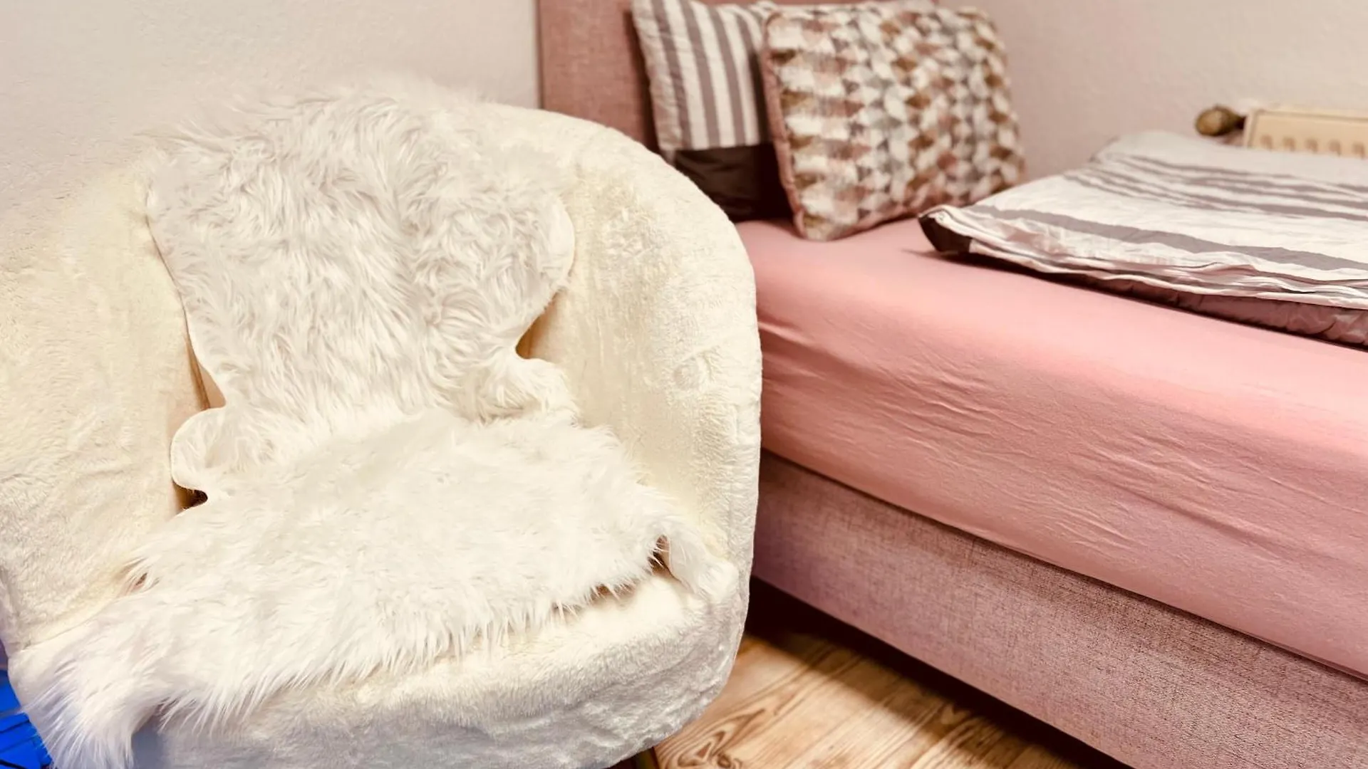 Apartment Ferienwohnung Cologne Luxe Living: Opulent Elegance Unleashed