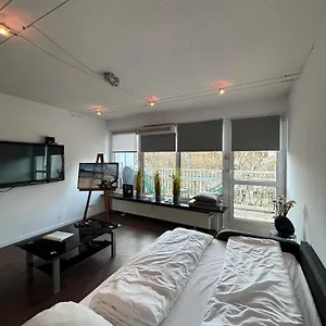 Loft Living Am Hohenzollernring Apartment