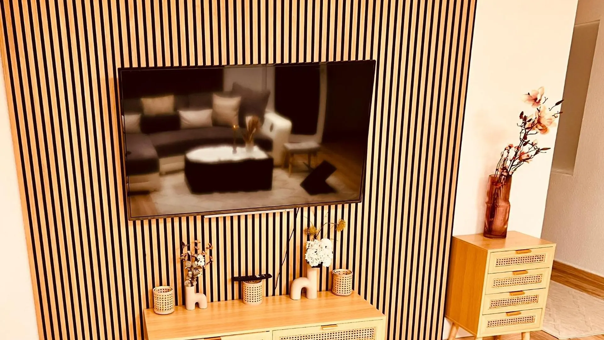 Cologne Luxe Living: Opulent Elegance Unleashed Apartman