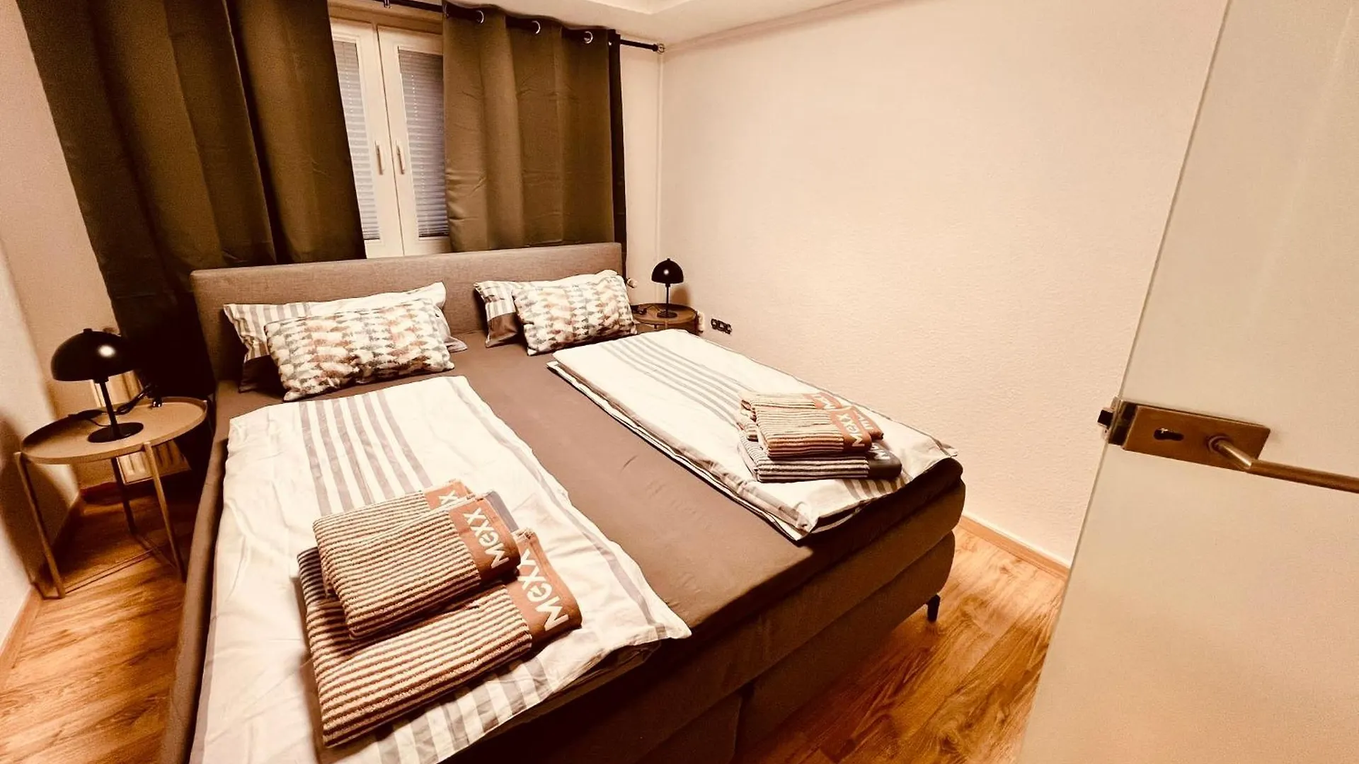 Cologne Luxe Living: Opulent Elegance Unleashed Apartman Németország