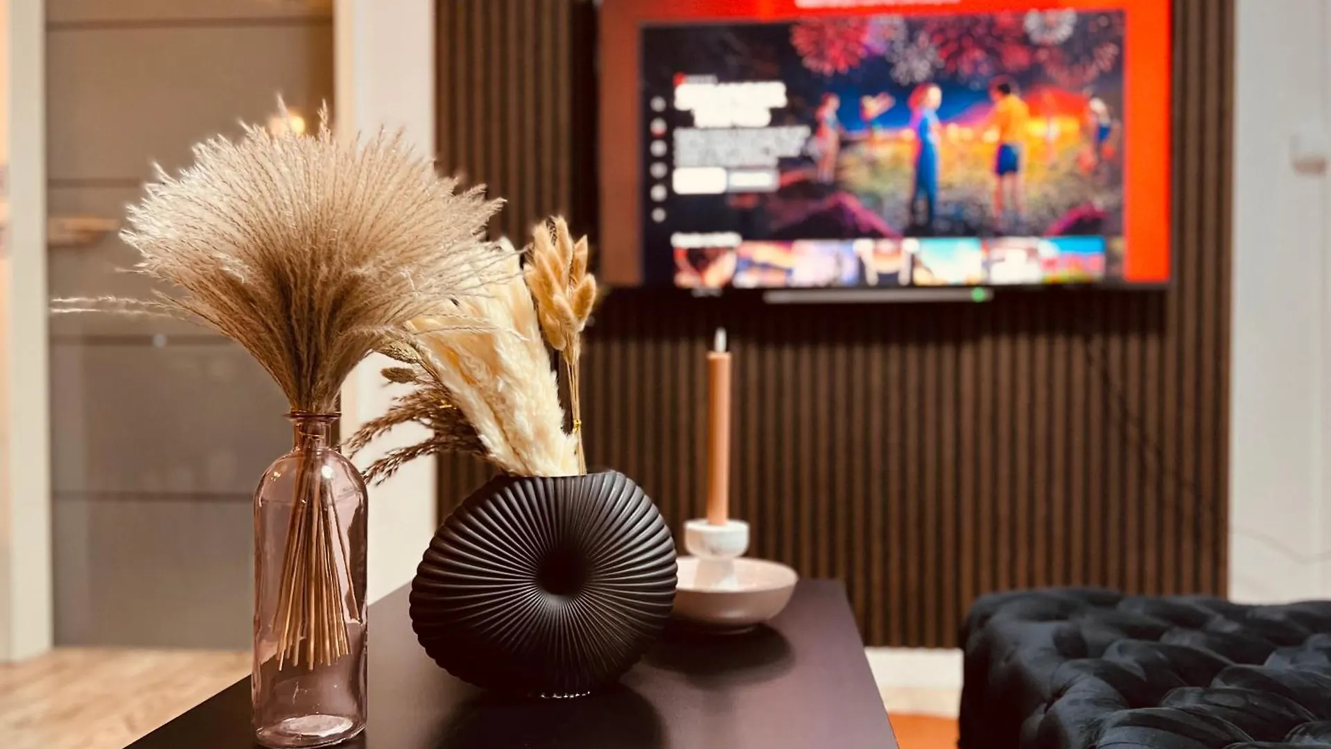 Cologne Luxe Living: Opulent Elegance Unleashed Apartman